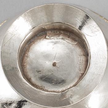 TUMLARE, 2 st samt SUPKOPP, silver, Sverige, 1700-tal.