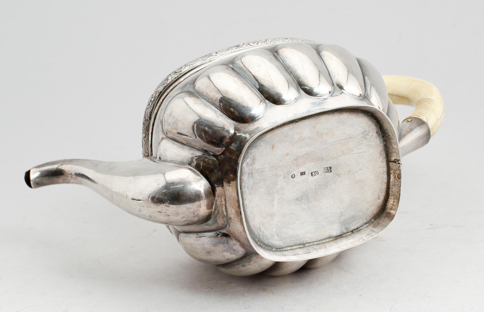 TEKANNA, silver, Ryssland 1834. Vikt ca 594 gram.