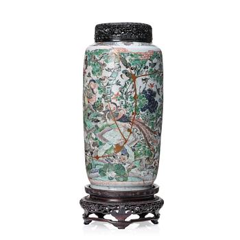 839. A famille verte vase, Qing dynasty, Kangxi (1662-1722).