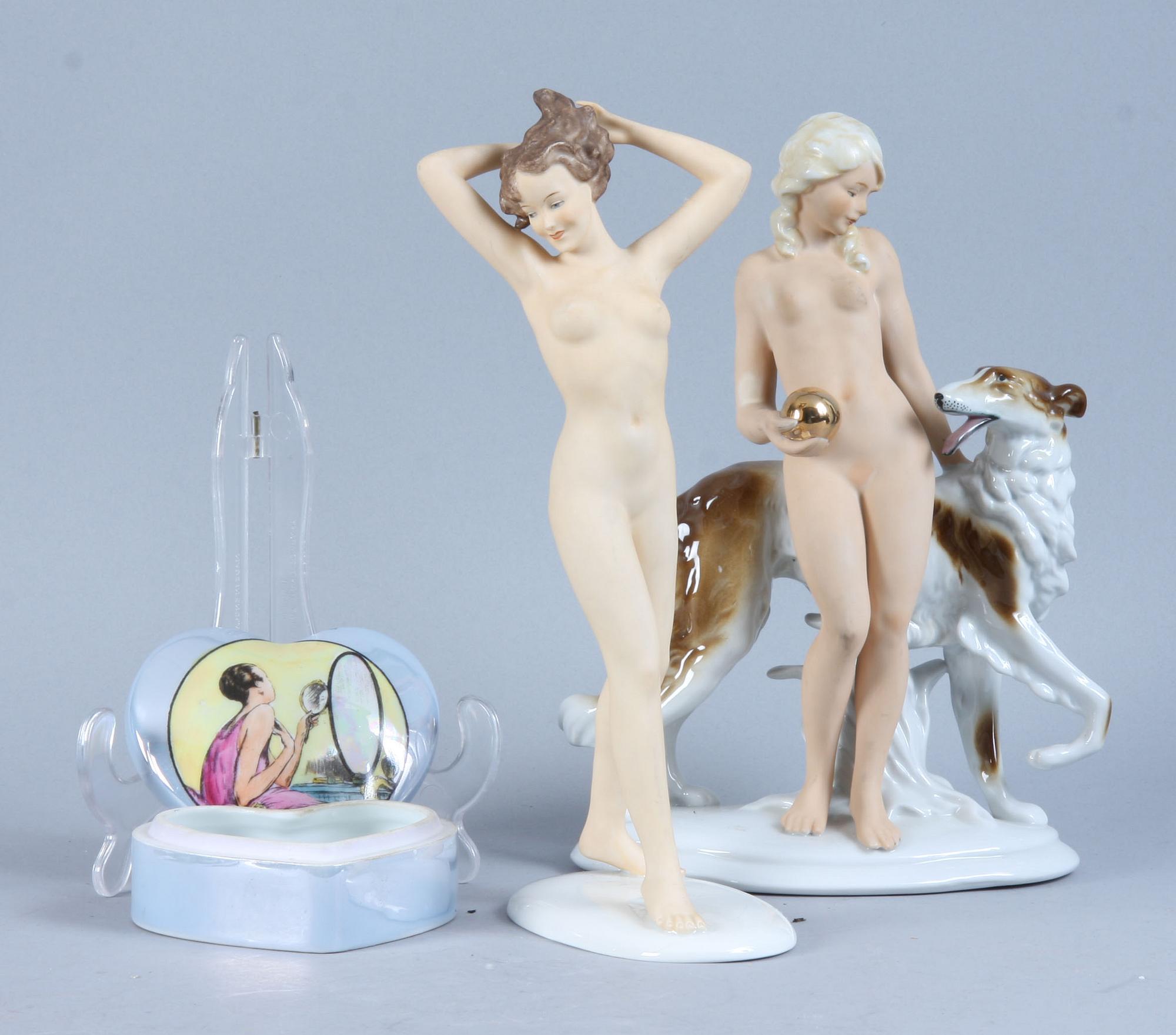 FIGURINER, 2 st samt LOCKASK, porslin, bl a Tjeckoslovakien.