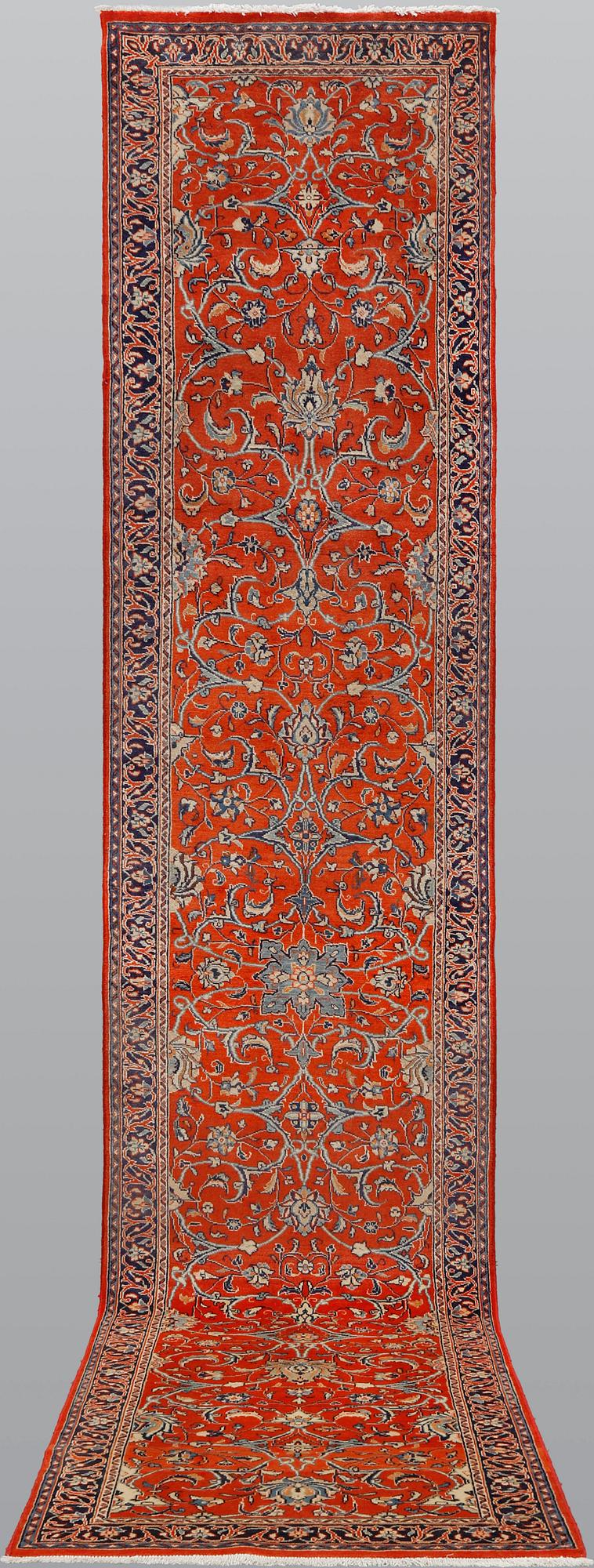 A Sarouk runner, 410 x 80 cm.