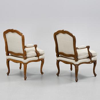KARMSTOLAR, ett par, snarlika, Louis XV, 1700-talets andra hälft.