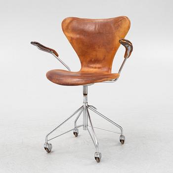 Arne Jacobsen, skrivbordsstol, "Sjuan", Fritz Hansen, Danmark, 1950-tal.