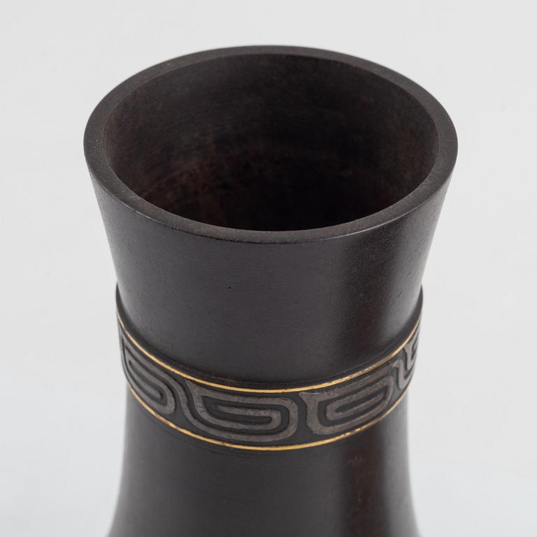 A pair of bronze vases with enamel decoration, first part of the 20th century.