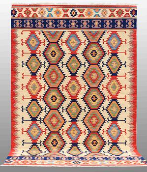 A CARPET, Kilim Shiraz, ca 300 x 200 cm.