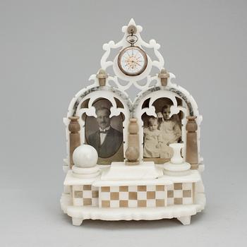 SKRIVSTÄLLSTÄLL, alabaster, omkr 1900.