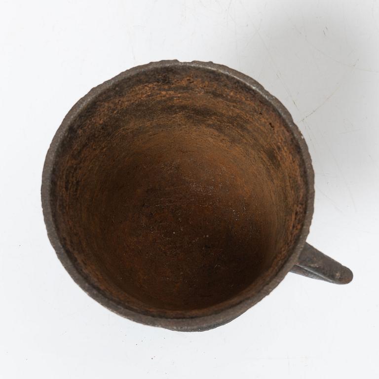 A Gothic-type cast-iron mortar, 17th / 18th century.