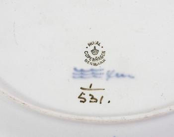 SERVISDELAR, 5 st. Porslin. Kunglig dansk. "Musselmalet".
