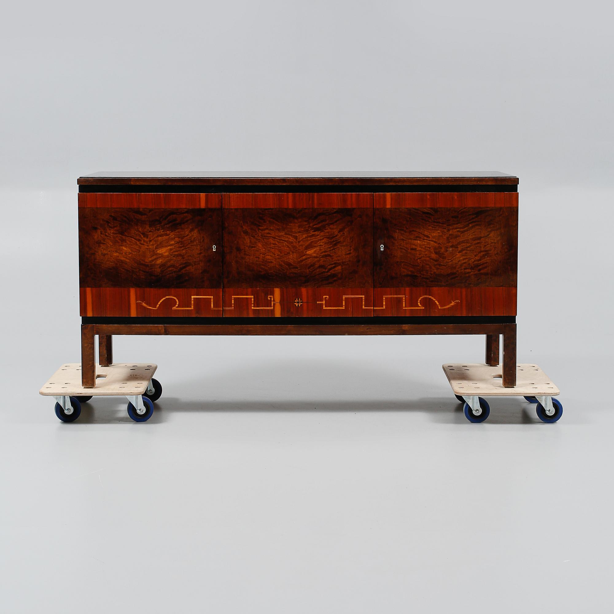 SIDEBOARD, 1900-talets andra kvartal.