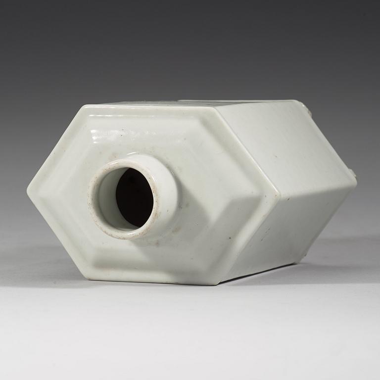 A blanc de chin tea caddie, Qing dynasty, Jiaqing (1796-1820).