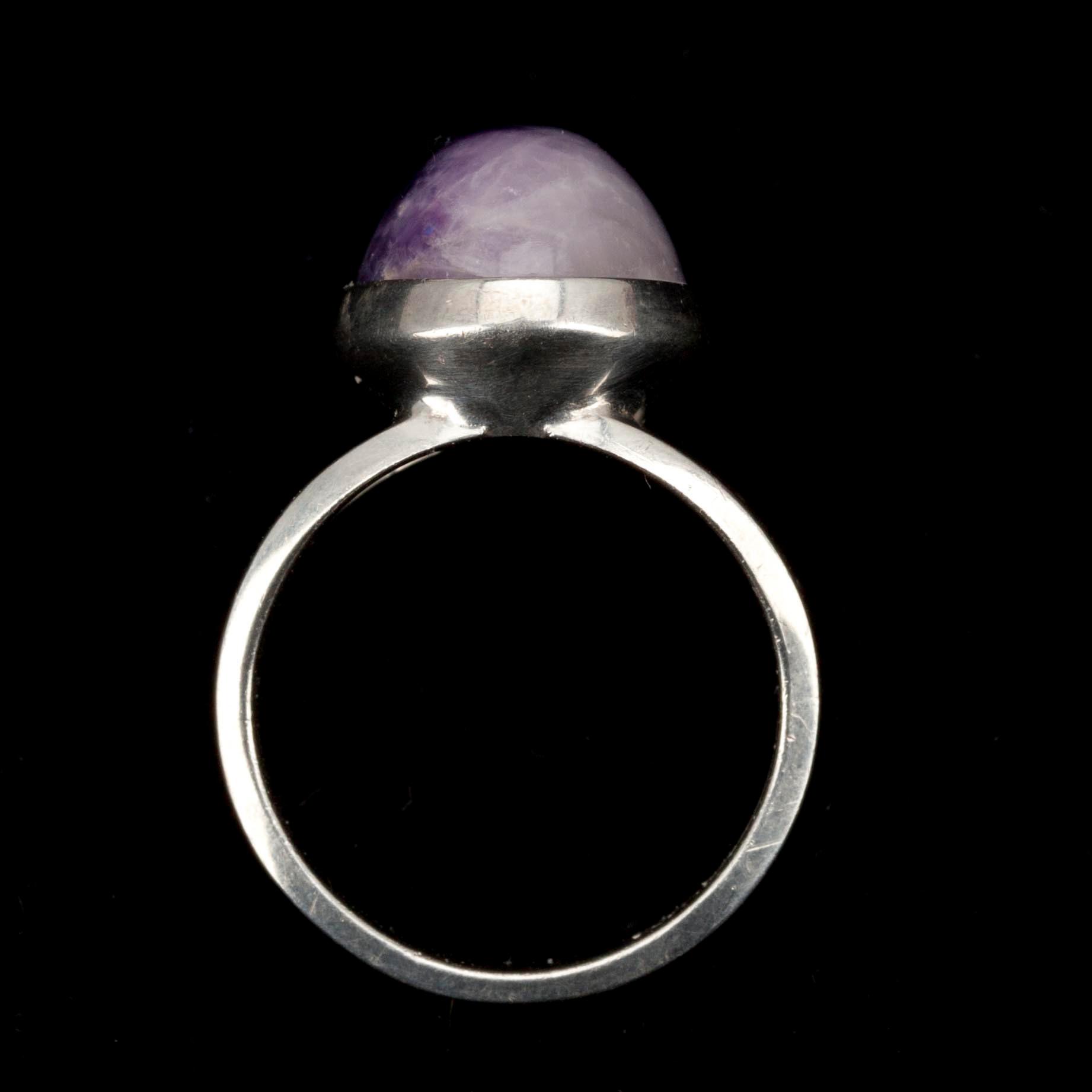RING, silver samt ametist, Elis Kauppi, Kupittaan Kulta, Åbo 1961.