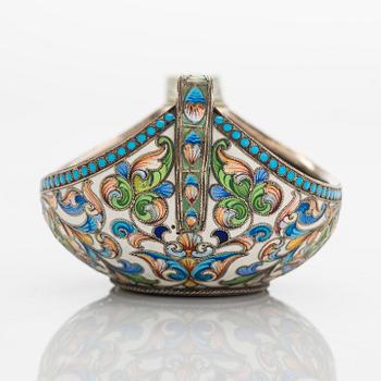 Khlebnikov, kåsa, förgyllt silver och cloisonnéemalj, Moskva 1908-1917.