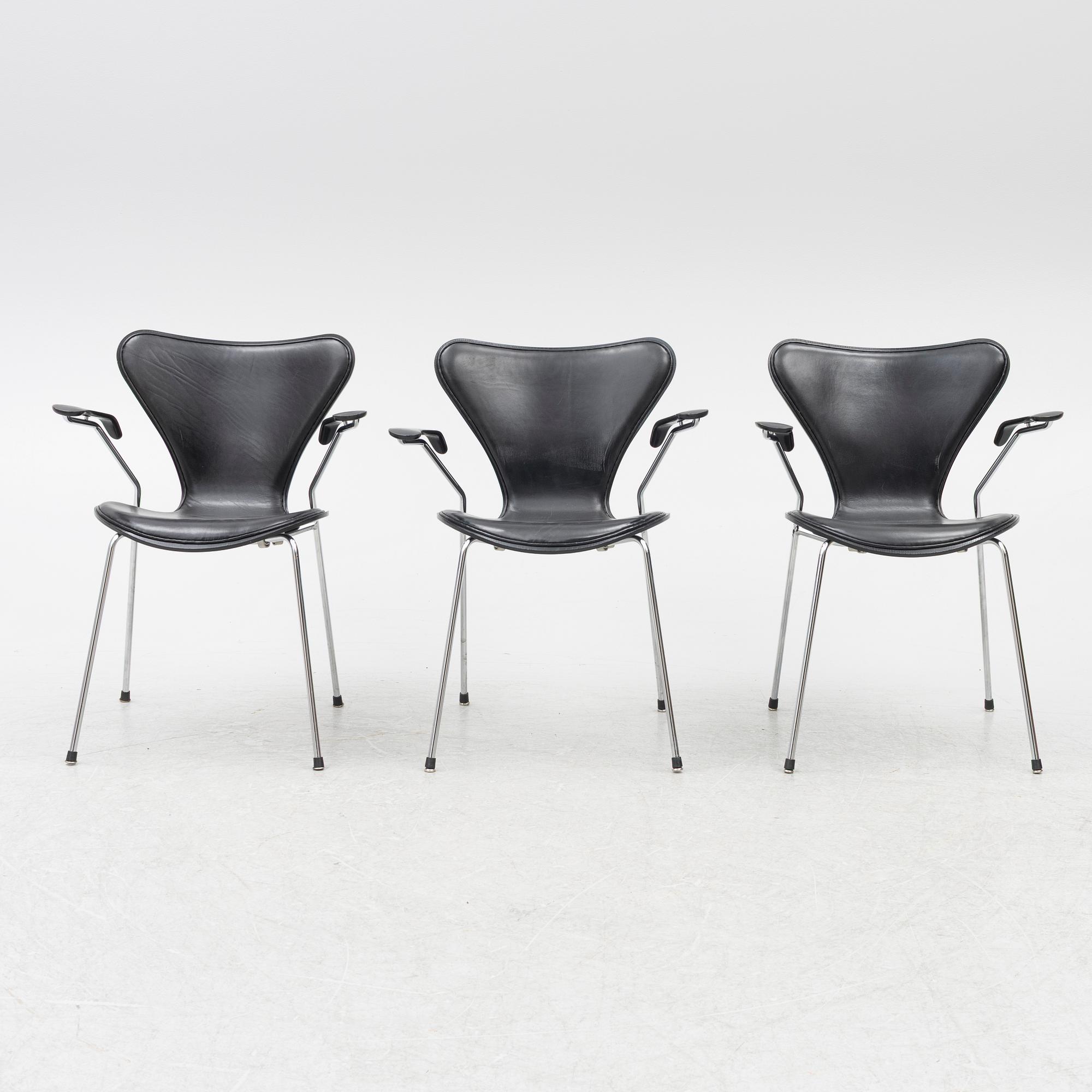 Arne Jacobsen, karmstolar, 3 st, modell 3207, "Sjuan", Fritz Hansen, Danmark.