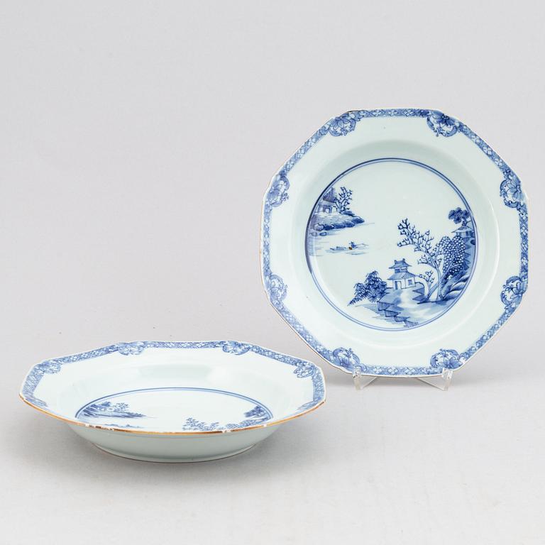 A group of 16 blue and white dishes, Qing dynasty, 18th-19th century.