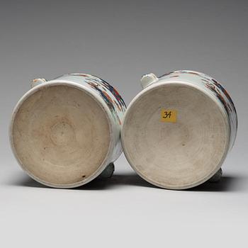 A pair of imari wine coolers, Qing dynasty Kangxi (1662-1722).