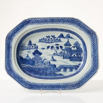 Karott med huv, porslin. Kina, Qianlong (1736-95)/Jiaqing (1796-1820).