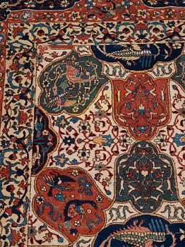 A CARPET, A SEMI-ANTIQUE TABRIZ PETAG, 396,5 x 305,5 cm.