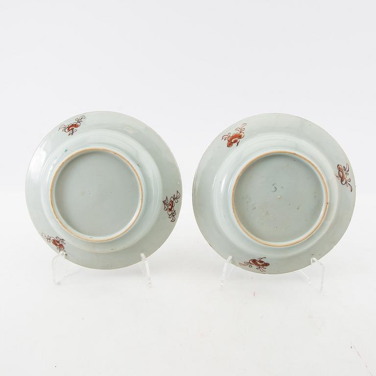 A group lot of six Chinese Export dishes, Qing dynasty, 18th century.