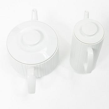 Tapio Wirkkala, A dinner service, 81 pieces, porcelain, “Variation”, Rosenthal Studio-line, designed in 1962.