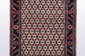 A runner, Koliaj, ca 302 x 99 cm.