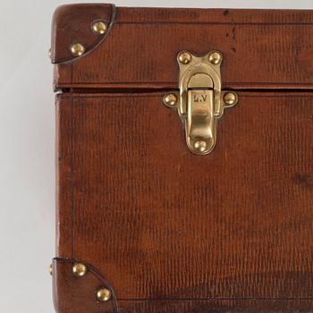 LOUIS VUITTON, a brown faux leather suitcase from around 1910.