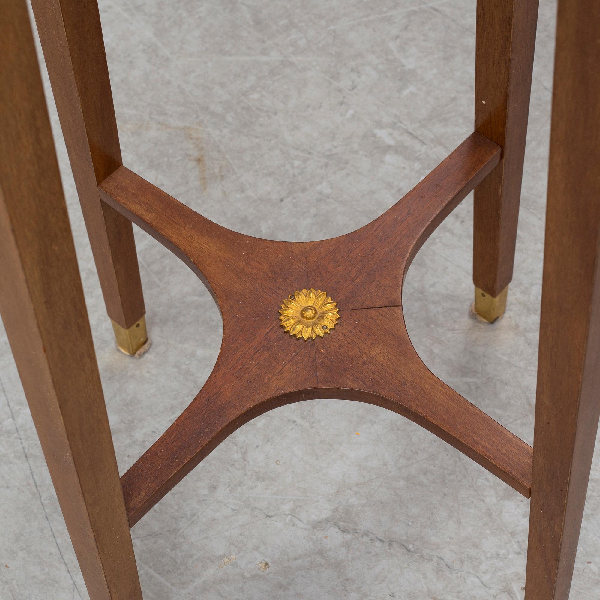 SALONGSBORD SAMT LAMPBORD, ett par, Sengustaviansk stil, tidigt 1900-tal.