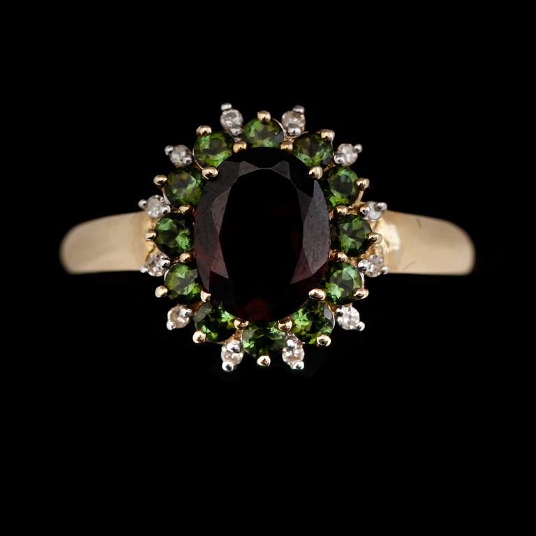 RING, 10K guld, diamanter tot ca 0.06 ct, granater och turmaliner.
