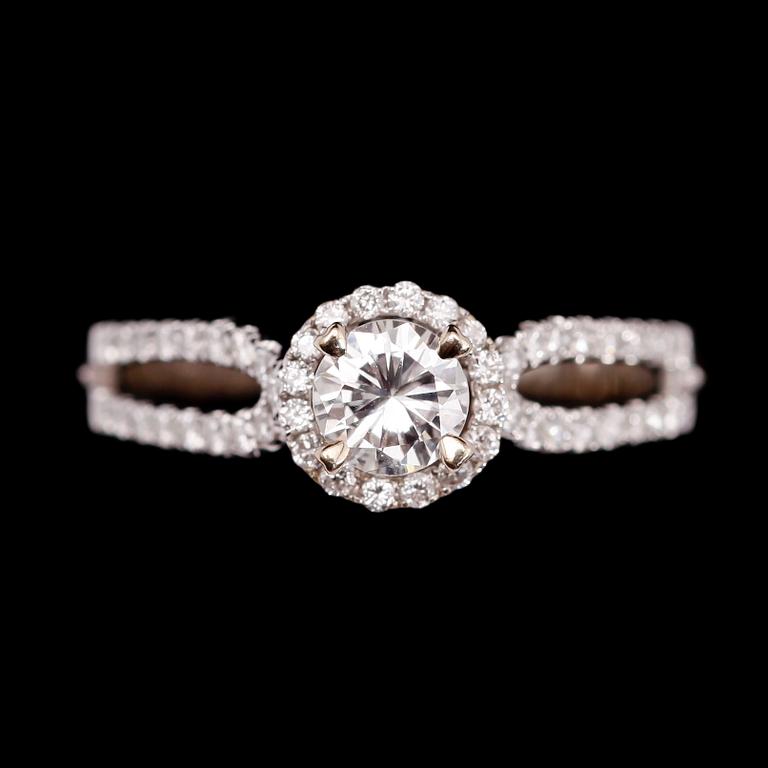 RING, 18 k vitguld, briljantslipade diamanter tot 0.87 ct.