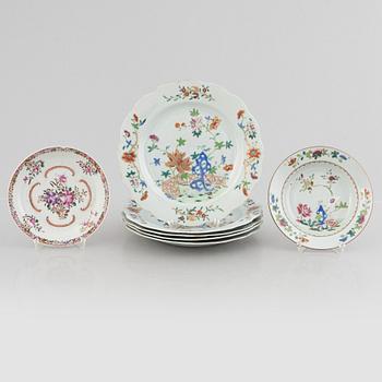 A set of five famille rose dishes, and two small dishes, Qing dynasty, Qianlong (1736-95).