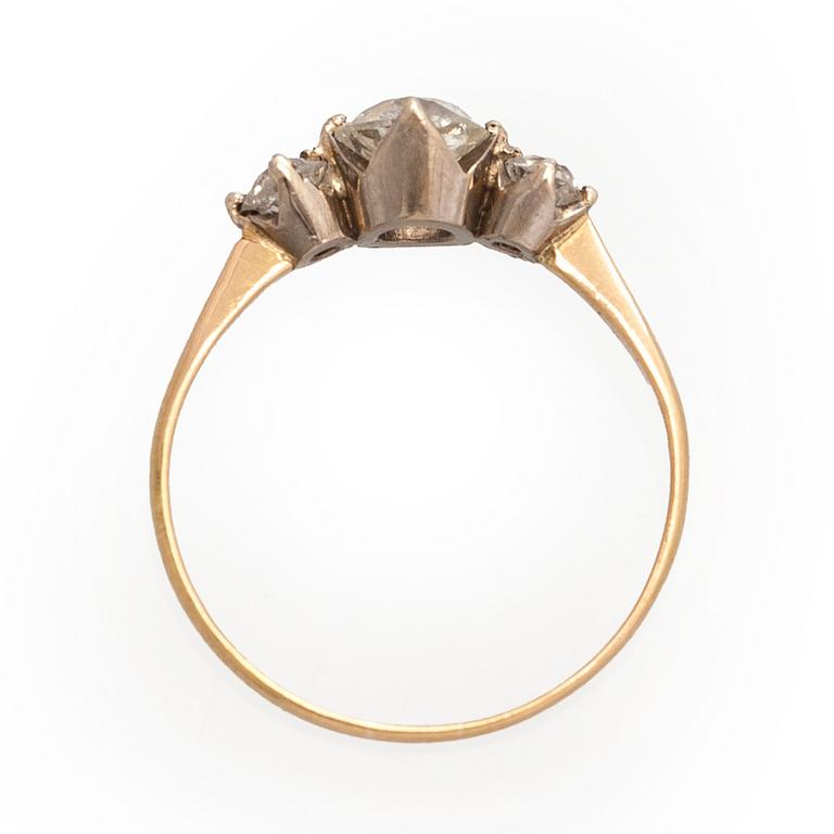 Ring, old cut diamonds, 18K gold and white gold, Oskar Lindroos, Helsinki.
