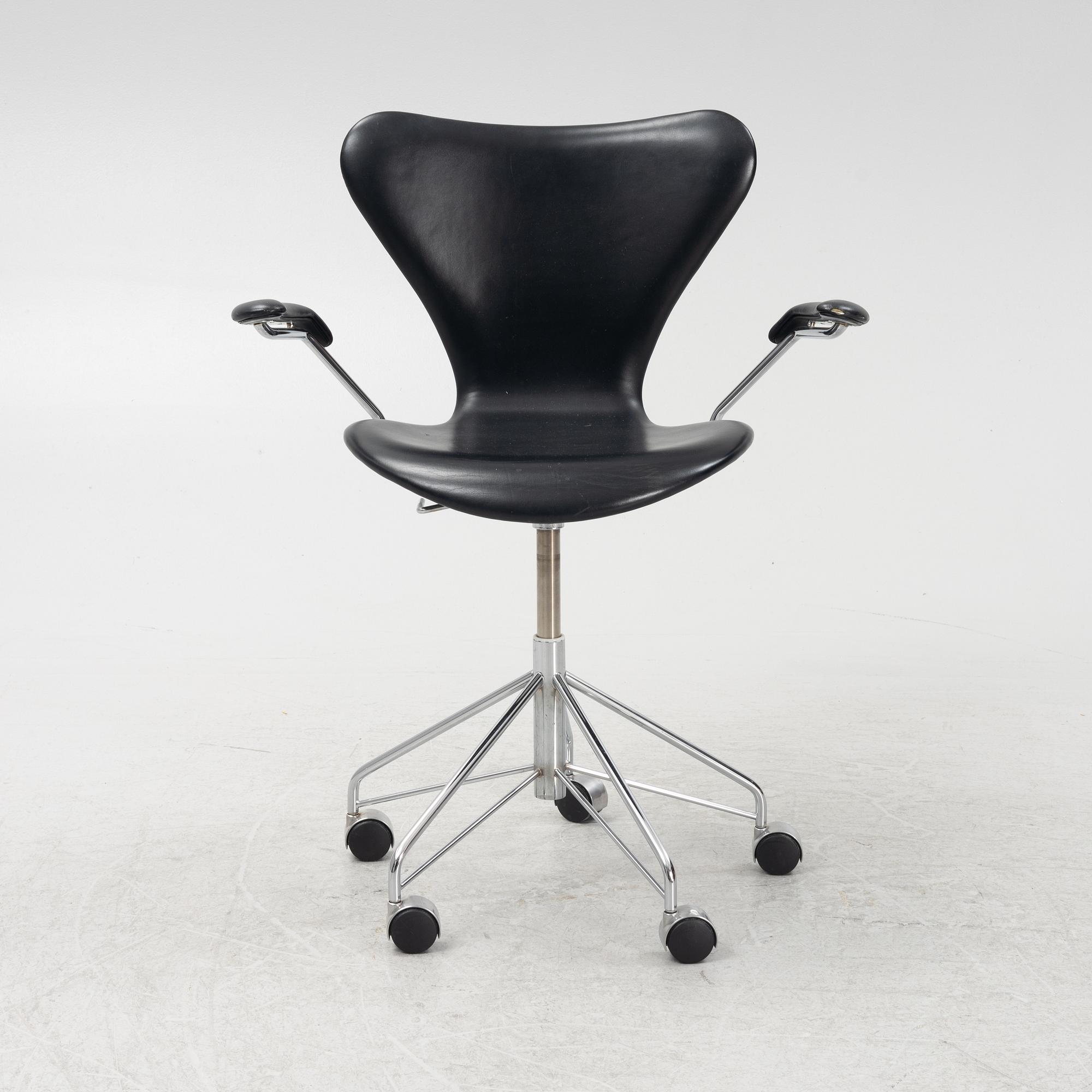 Arne Jacobsen, skrivbordsstol, "Sjuan", Fritz Hansen, Danmark.