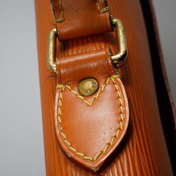 PORTFÖLJ, "Serviette conseiller ambassadeure Epi", Louis Vuitton, Paris, Frankrike.