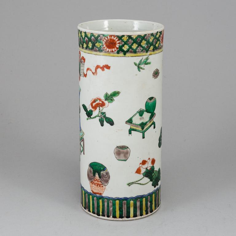 A famille verte vase, Qing dynasty, 19th century.