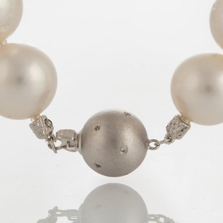 A cultured South Sea pearl necklace with clasp in 18K white gold set with round brilliant-cut diamonds.