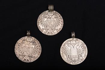 MYNT, silver, 3st,  Österrike-Ungern, 1780 samt 1823. Vikt ca 88 g.
