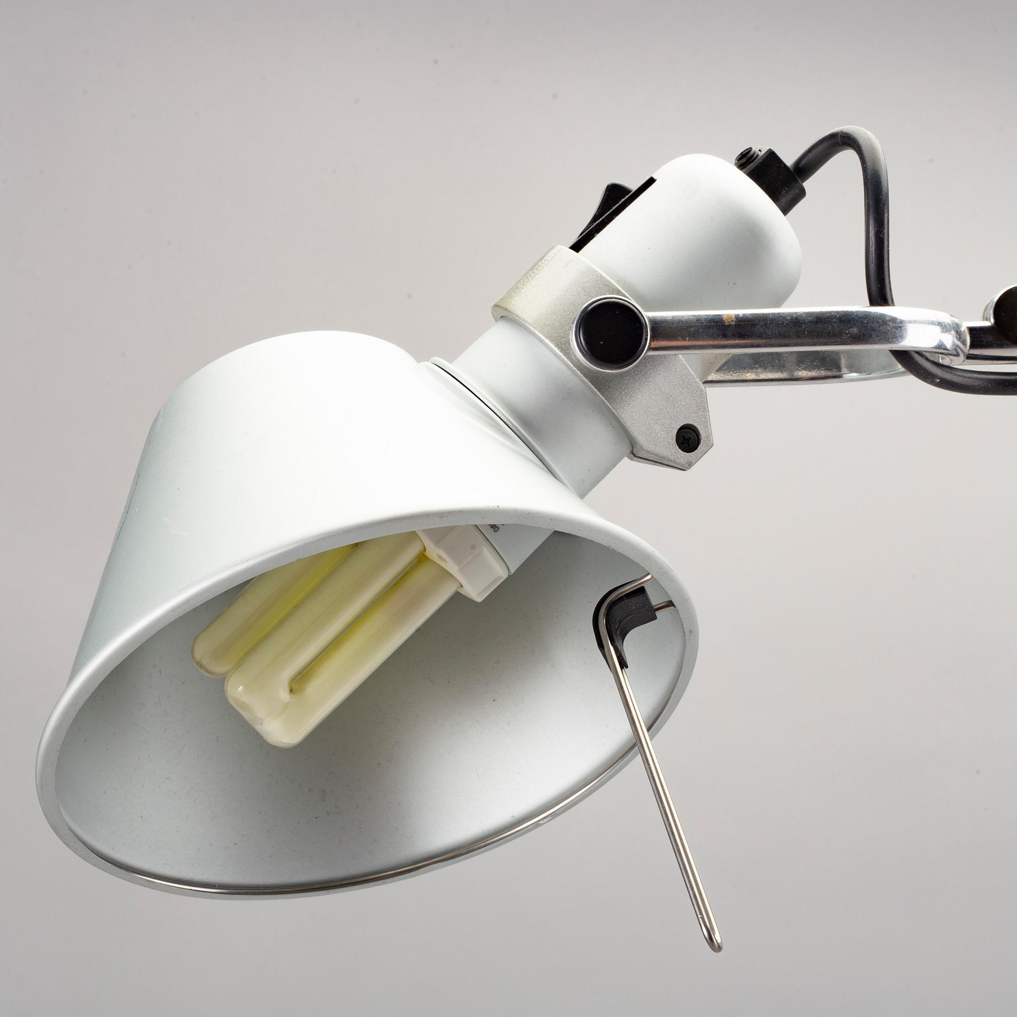 BORDSLAMPOR, ett par, "Tolomeo", Michele De Lucchi och Giancarlo Fassina, för Artemide, Italien.