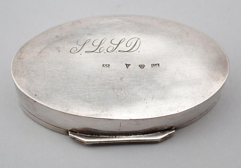 DOSA, silver, August Wilhelm Ahnström, Växjö 1850. Vikt ca 64 gram.