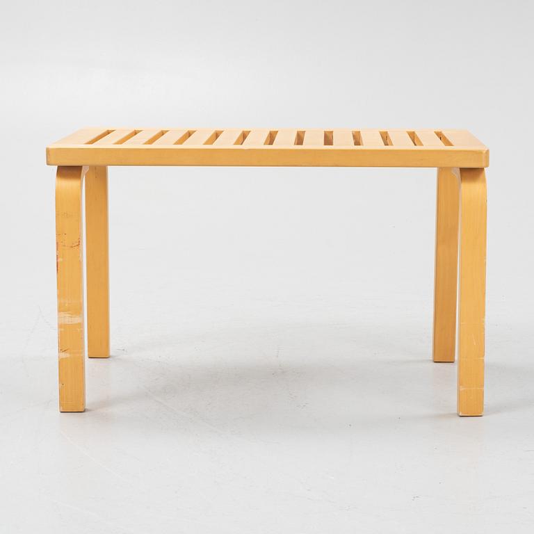 Alvar Aalto, bänk, modell 153B, Artek, Finland.