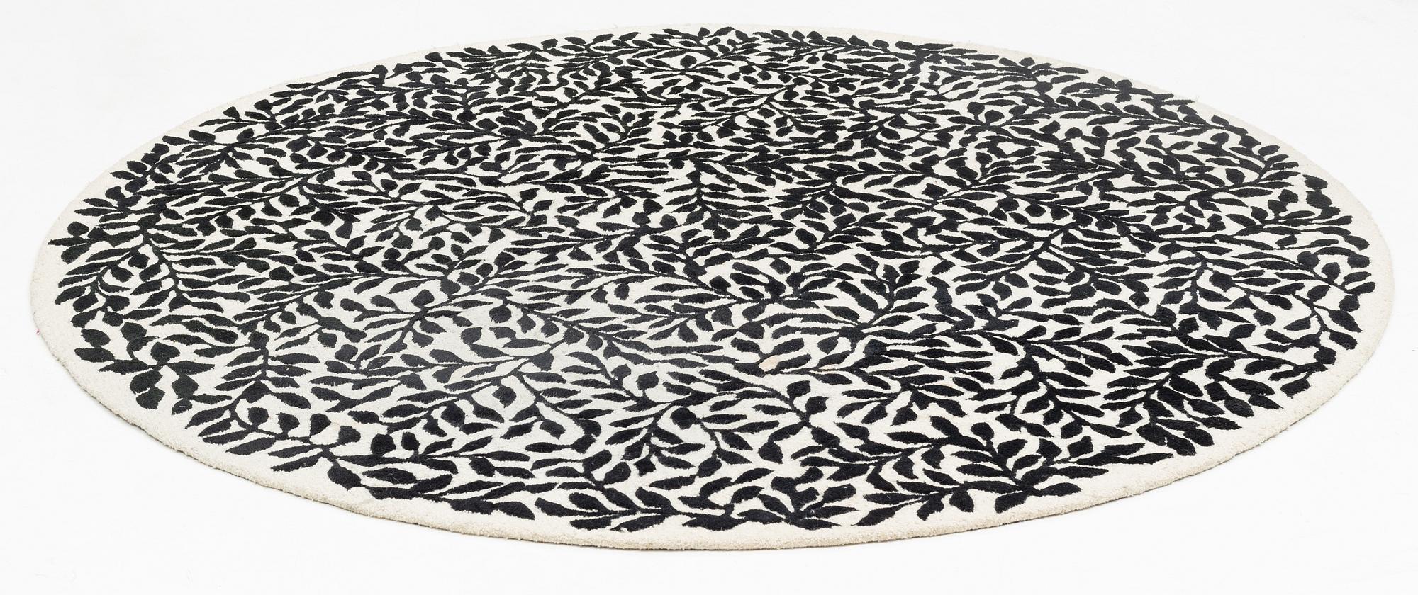 Christian Lacroix, matta, handtuftad, "Bousquet Carbone", ca 250 cm.