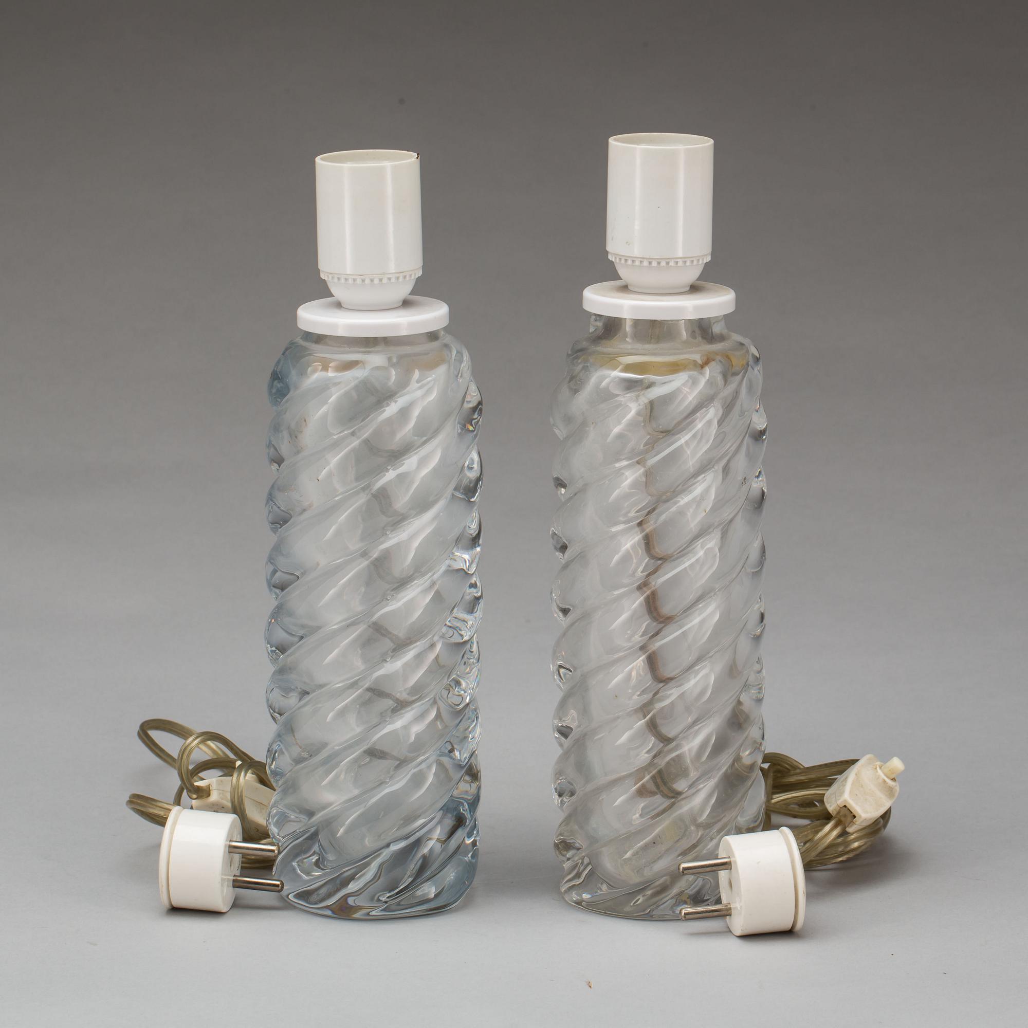 BORDSLAMPOR, ett par, glas, möjligen Reijmyre, 1900-talets andra hälft.