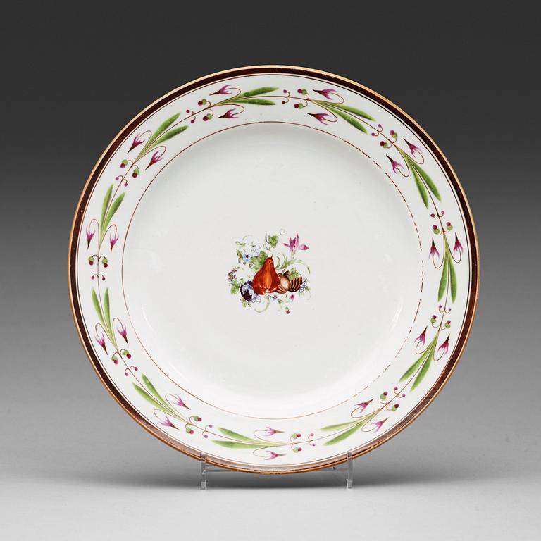A set of 33 dinner plates, Qing dynasty, Qianlong (1736-95).