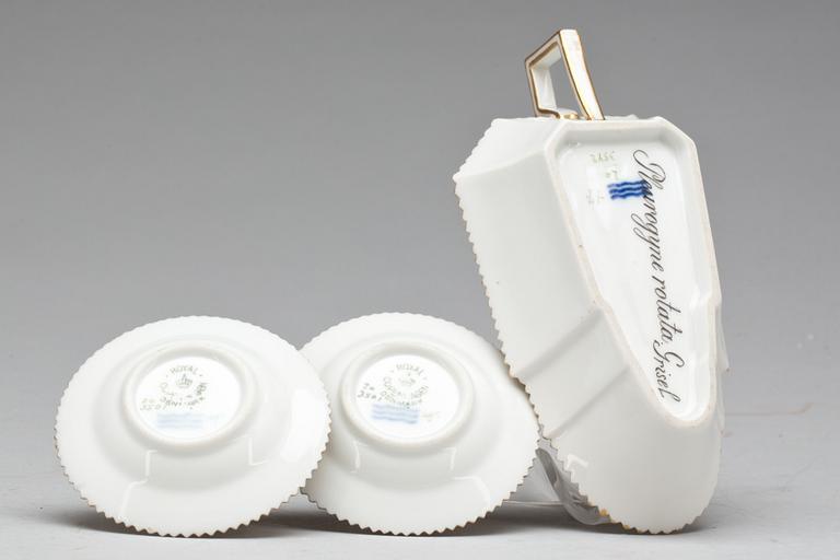 SKÅLFAT och ASKFAT, 1+2 delar. Porslin, Flora Danica, Royal Copenhagen.