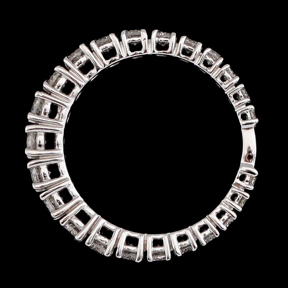 RING, 18 k vitguld, 23 briljantslipade diamanter tot ca 1.40 ct.