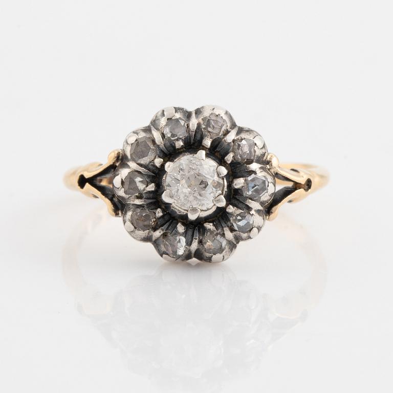 Ring in gold with old-cut and rose-cut diamonds.