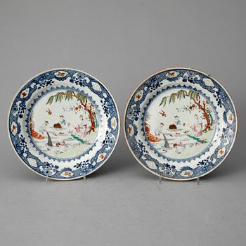 TALLRIKAR, ett par, porslin, Kina, 1700-tal.