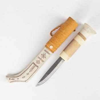 A reindeer horn knife by Per Henrik Simma, signed.