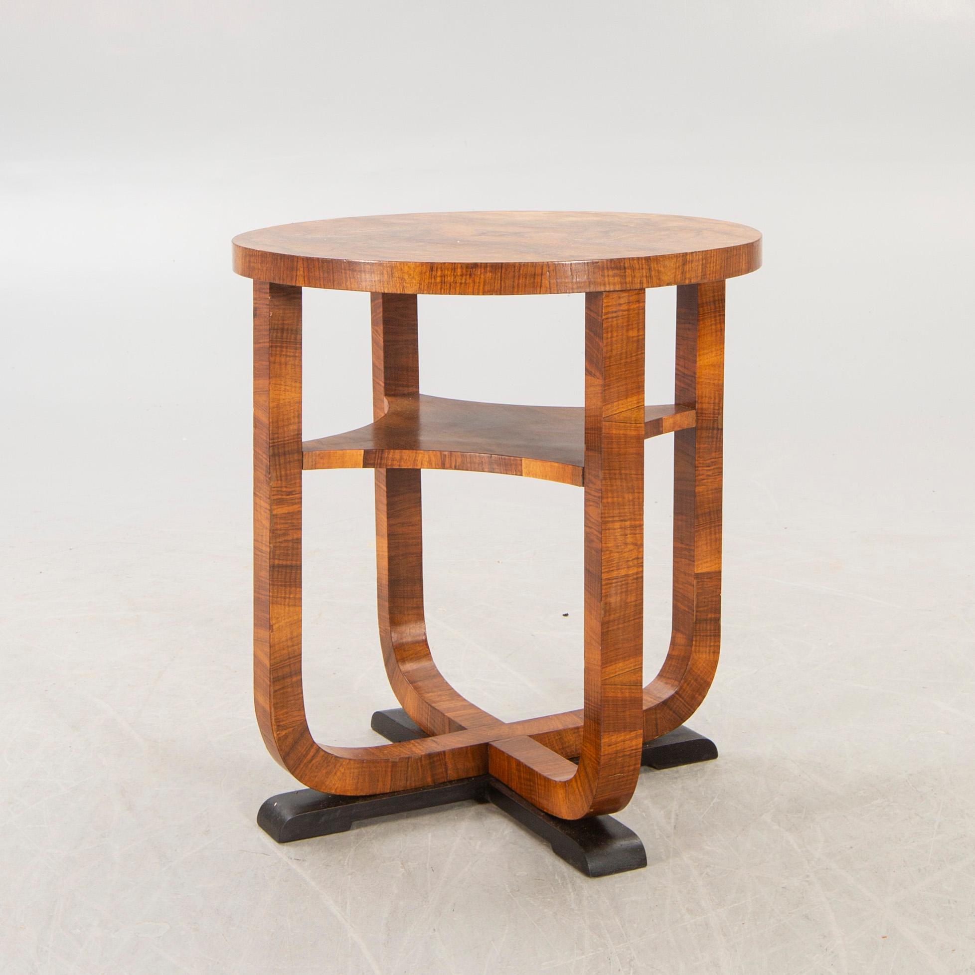 An Art Deco 1930/40s walnut table.