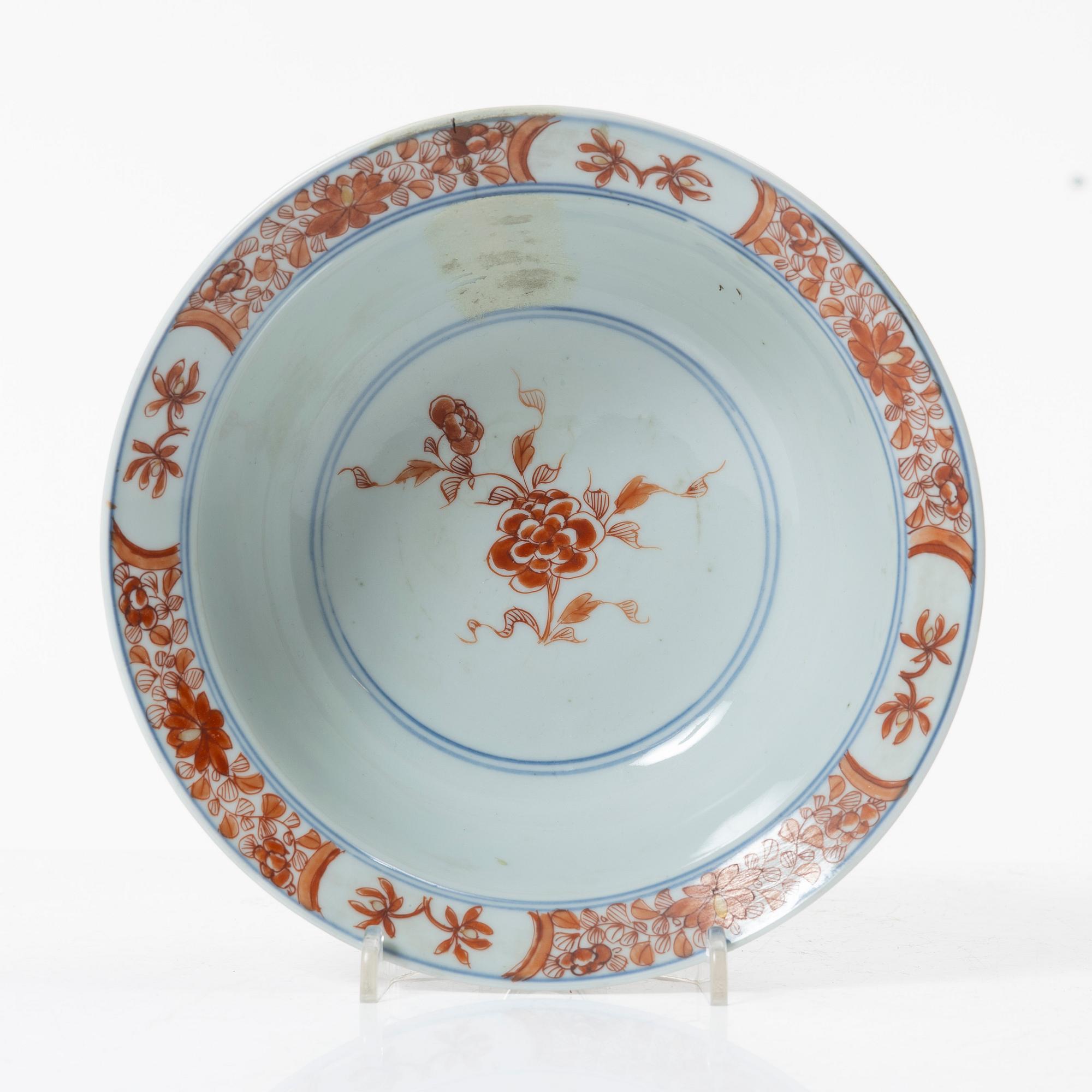 Skål, porslin. Qingdynastin, Kangxi (1662-1722). Med Johanneum märkning N=109.