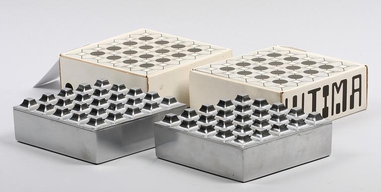 ASKKOPPAR, 2 st metall, "Ultima", Design: B. Ljungberg & H. Bäckström.