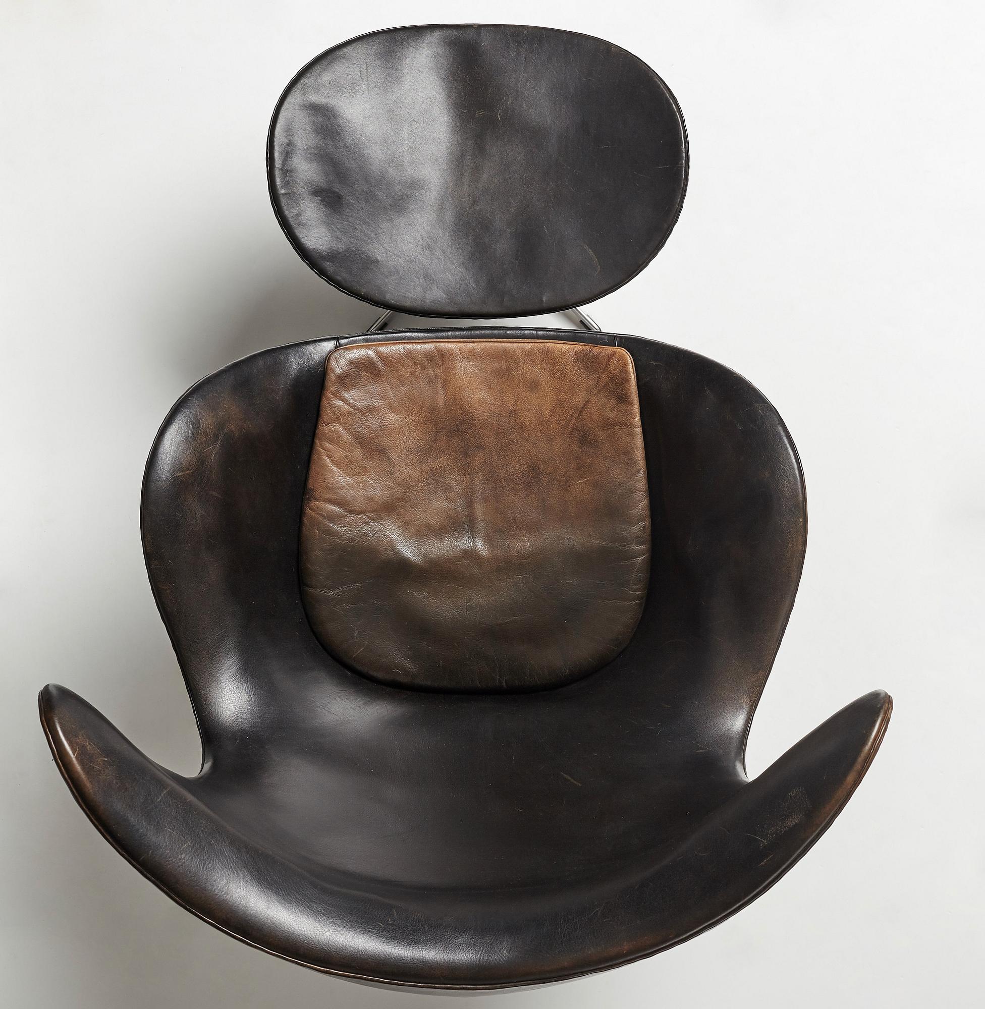 ARNE JACOBSEN, a black leather "Egg" chair with ottoman, Fritz Hansen, Denmark 1960's.